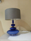 مصابيح طاولة زجاجية حديثة التصميم باللون الأزرق (JT13050 / 00/001)