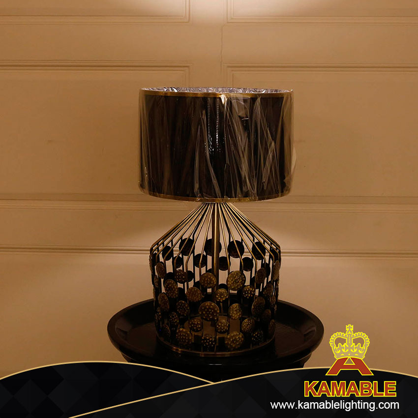 مصباح طاولة عرض من قماش الحديد الأسود البرونزي بنقاط دائرية خاصة (KA525-T)