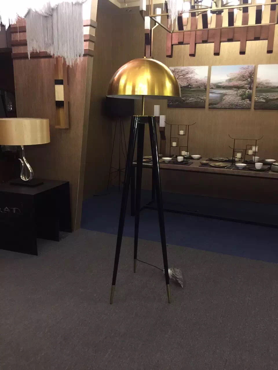 مصباح أرضي معدني ذهبي بتصميم حديث (KAF6102)