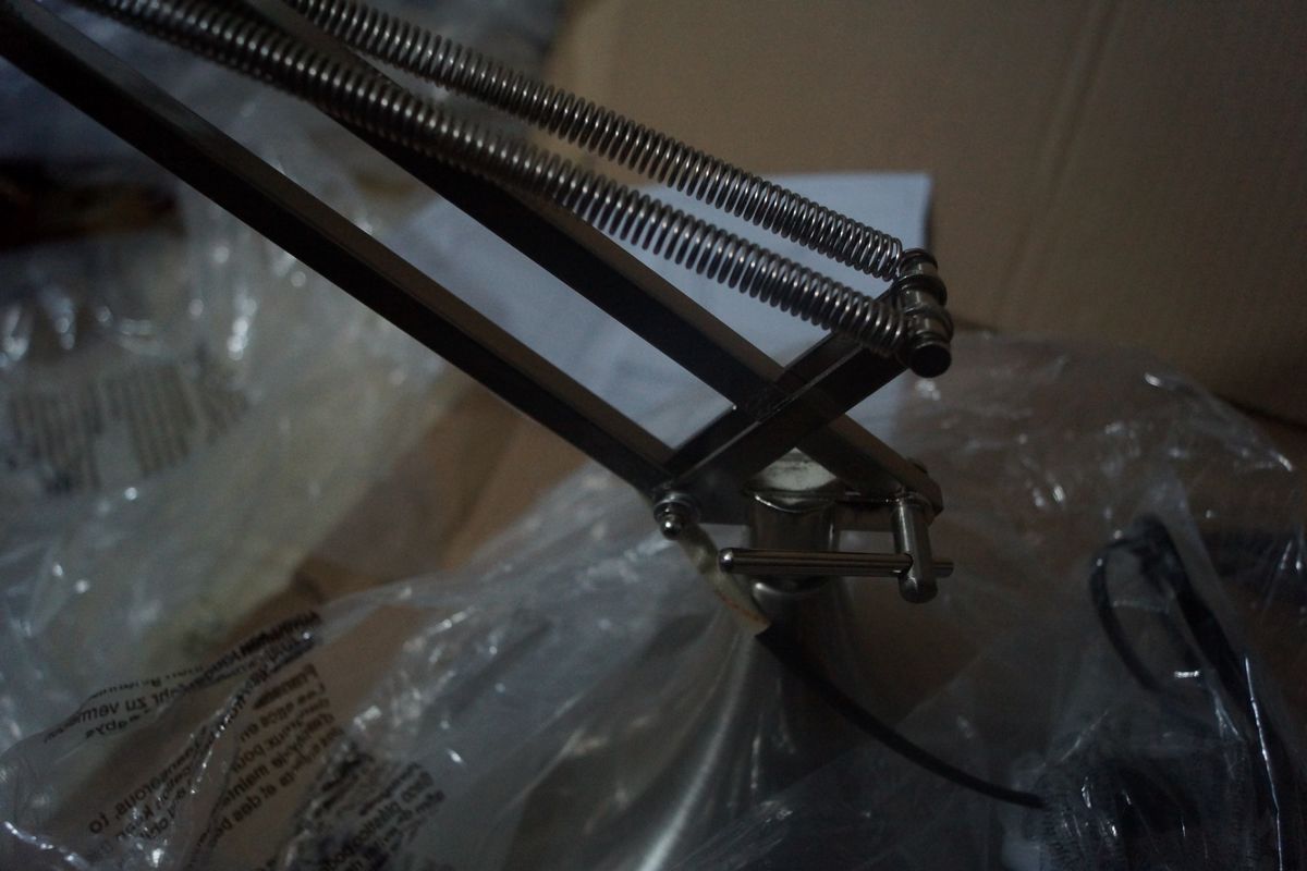 منحني المعادن الداخلية الزخرفية مصابيح الطاولة الصناعية (MT6010 (طاولة كبيرة))